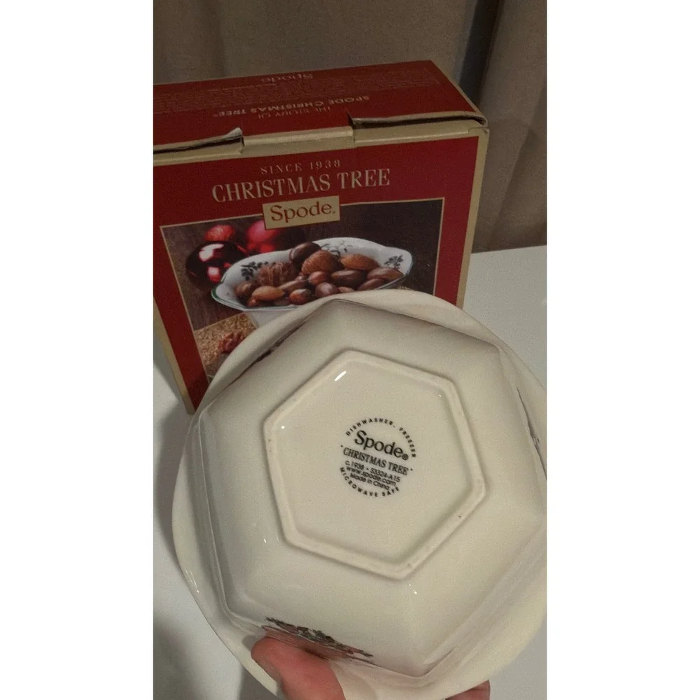 Spode Christmas Tree Hexagonal Nut Bowl 16cm 7in S3324-A15 White Green Trim‎